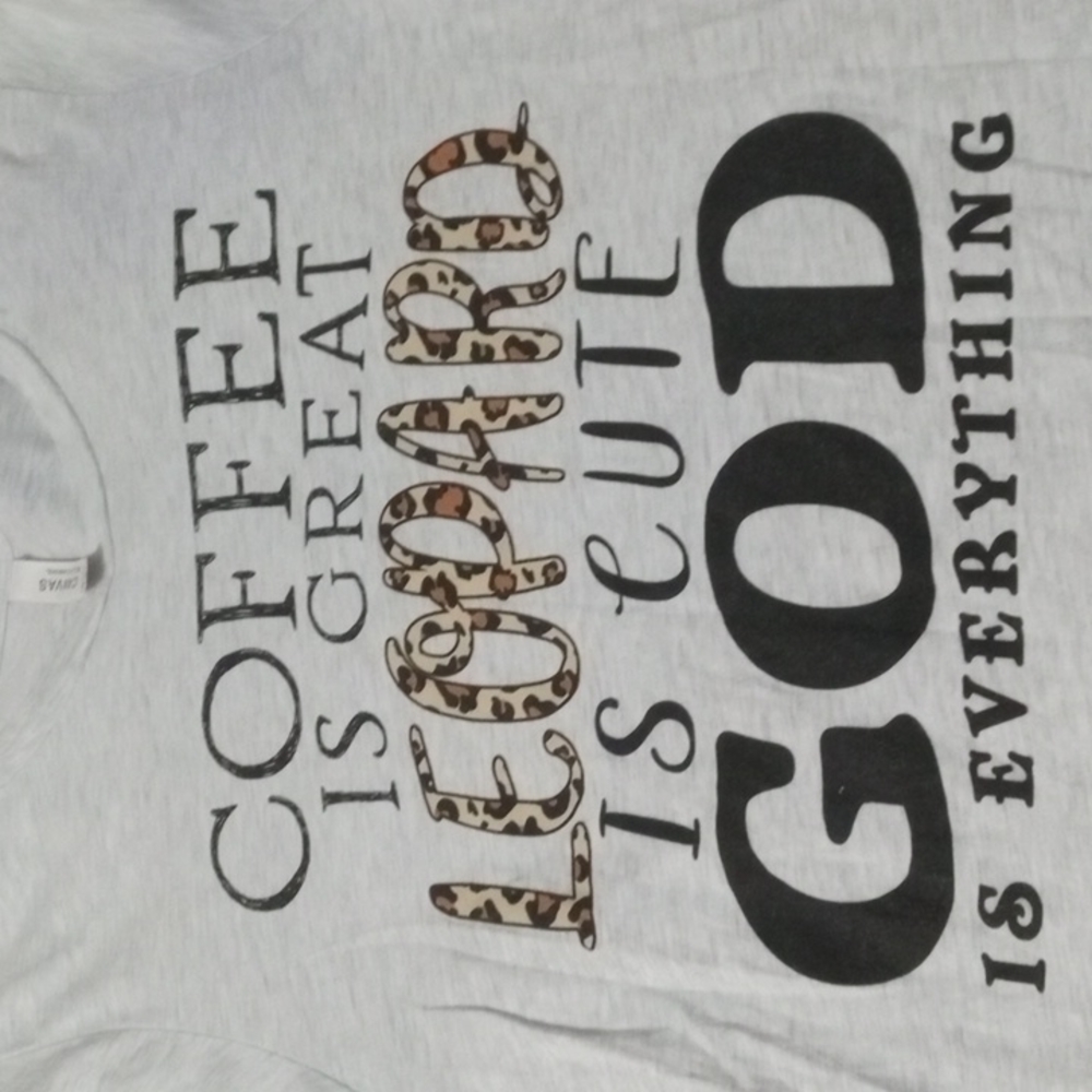 Short sleeve t shirt it's women's